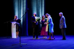 Medale Pamiątkowe odebrali nominowani w kategorii Literatura Joanna Bator i Piotr Bratkowski. (fot. Mazowiecki Instytut Kultury)