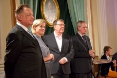Marszałek Adam Struzik, Bożena Żelazowska oraz nominowani. Fot. Anita Kot