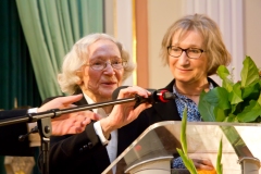 W imieniu Stefana Gierowskiego – laureata w kategorii „Dzieło życia” - nagrodę odebrały żona i córka. Fot. Anita Kot