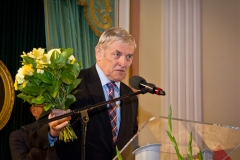 Janusz Drzewucki, członek Kapituły Literackiej, w laudacji powiedział o Bohdanie Zadurze, że jest poetą, który jednocześnie stale nas zaskakuje i właściwie nie możemy powiedzieć, co jeszcze napisze. Fot. Anita Kot