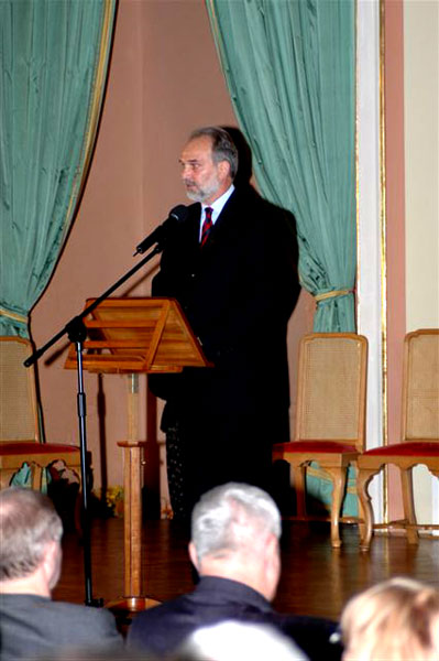 Uroczystą Sesję otworzył Piotr Fogler, Przewodniczący Sejmiku Województwa Mazowieckiego. Fot. UMWM
