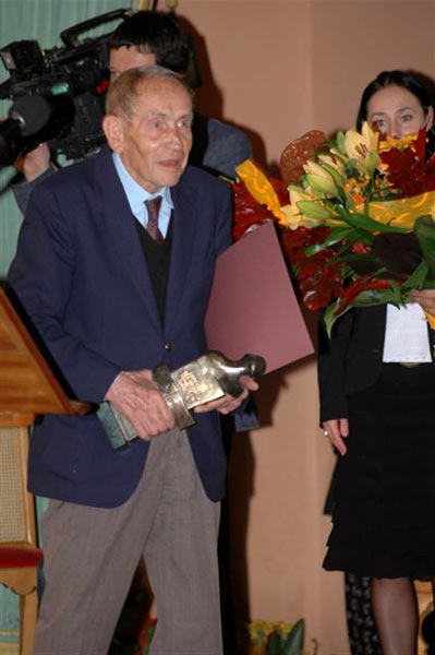 Tadeusz Konwicki - laureat Nagrody "Dzieło Życia". Fot. UMWM