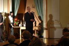 Lech Śliwonik – przewodniczący Kapituły teatralnej - uzasadnił wybór laureata w tej kategorii. Fot. arch. UMWM