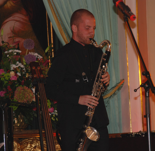 O oprawę muzyczną uroczystości zadbał klarnecista jazzowy Wacław Zimpel. Fot. UMWM