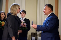 Lilianna Stawarz odbiera Medal Pamiątkowy