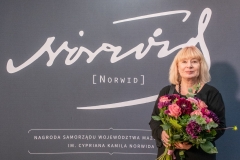 Laureatka Nagrody im. Cypriana Kamila Norwida w kategorii Sztuki Plastyczne Anna Beata Wątróbska-Wdowiarska nagrodzona za wystawę monograficzną „Iluzja w przestrzeni. Anna Beata Wątróbska-Wdowiarska. Medalierstwo i rzeźba”, Muzeum Mazowieckie w Płocku.