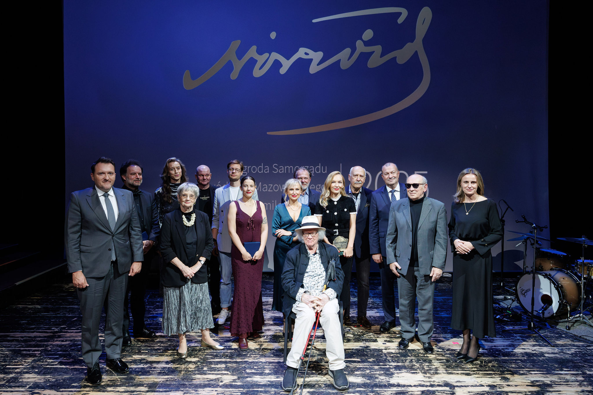 Zdjęcie grupowe laureatów i nominowanych do nagrody.